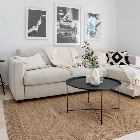 Stunning 2 Bedroom Townhouse With Serene Terrace And Charming Mountain Views Nyaraló Marbella