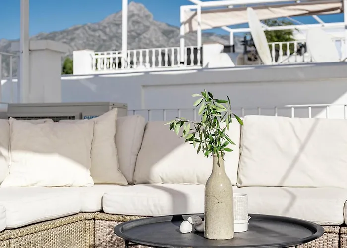 Vakantiehuis Stunning 2 Bedroom Townhouse With Serene Terrace And Charming Mountain Views *