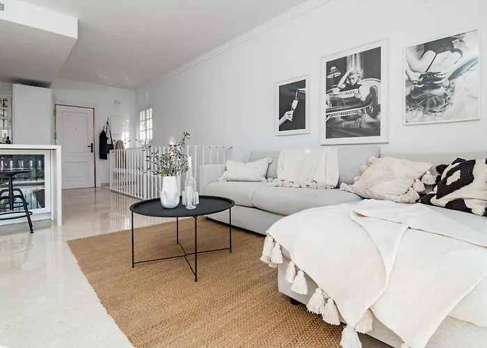 Vakantiehuis Stunning 2 Bedroom Townhouse With Serene Terrace And Charming Mountain Views