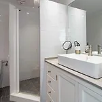 Сasa de vacaciones Stunning 2 Bedroom Townhouse With Serene Terrace And Charming Mountain Views