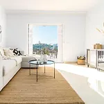 Сasa de vacaciones Stunning 2 Bedroom Townhouse With Serene Terrace And Charming Mountain Views