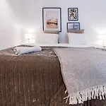 Stunning 2 Bedroom Townhouse With Serene Terrace And Charming Mountain Views *