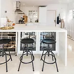 Stunning 2 Bedroom Townhouse With Serene Terrace And Charming Mountain Views Сasa de vacaciones