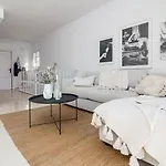 Сasa de vacaciones Stunning 2 Bedroom Townhouse With Serene Terrace And Charming Mountain Views
