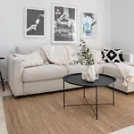 Stunning 2 Bedroom Townhouse With Serene Terrace And Charming Mountain Views Сasa de vacaciones Marbella