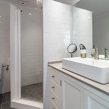 Holiday home Stunning 2 Bedroom Townhouse With Serene Terrace And Charming Mountain Views