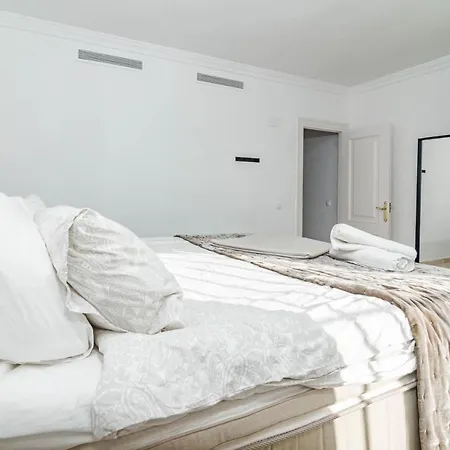 Stunning 2 Bedroom Townhouse With Serene Terrace And Charming Mountain Views Holiday home Marbella