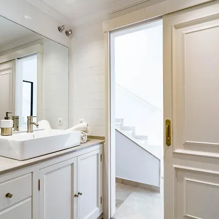 Stunning 2 Bedroom Townhouse With Serene Terrace And Charming Mountain Views Holiday home Marbella