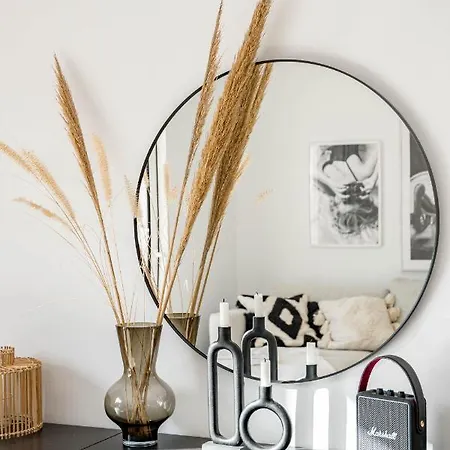 Stunning 2 Bedroom Townhouse With Serene Terrace And Charming Mountain Views Holiday home