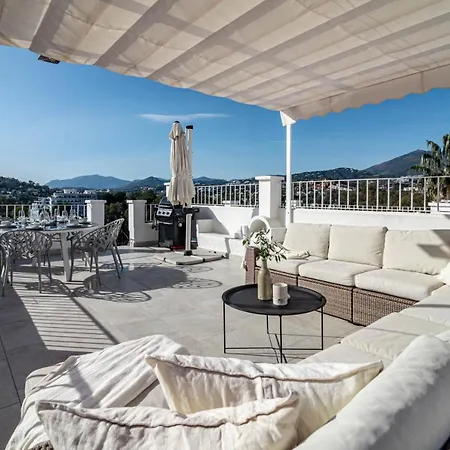 Stunning 2 Bedroom Townhouse With Serene Terrace And Charming Mountain Views Holiday home