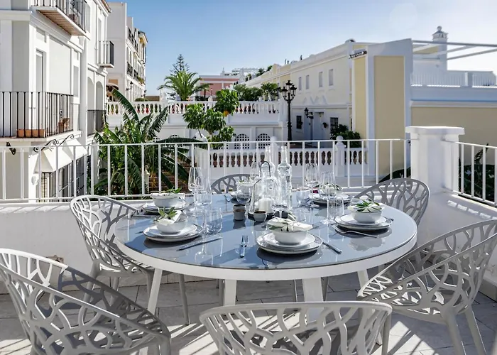 بيت للعطل Stunning 2 Bedroom Townhouse With Serene Terrace And Charming Mountain Views *