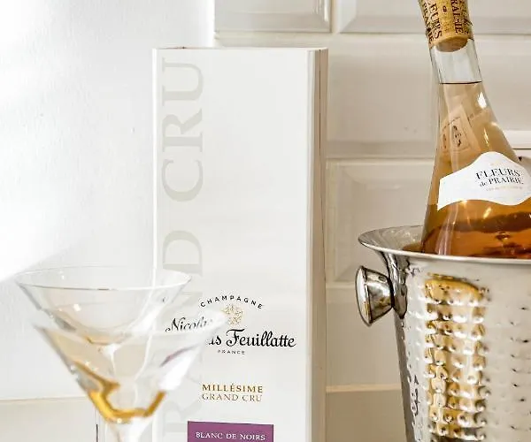 Stunning 2 Bedroom Townhouse With Serene Terrace And Charming Mountain Views Будинок відпочинку *