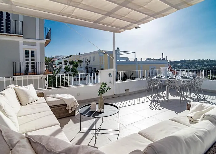 Stunning 2 Bedroom Townhouse With Serene Terrace And Charming Mountain Views بيت للعطل *