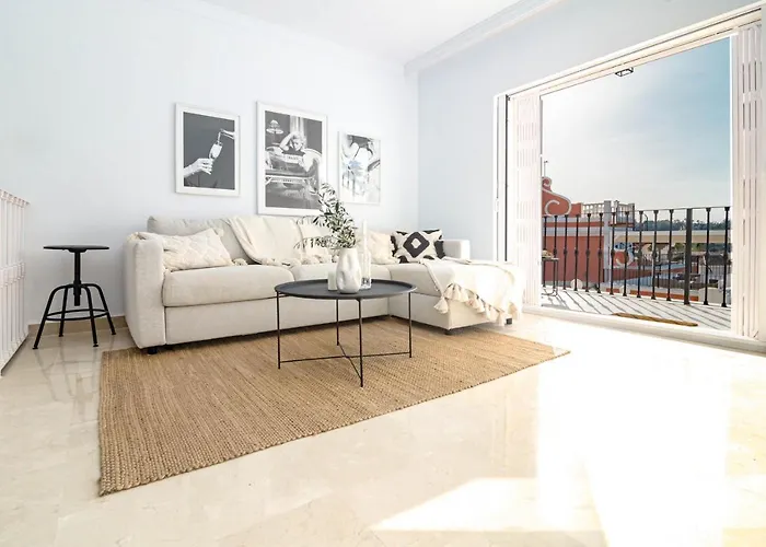 Stunning 2 Bedroom Townhouse With Serene Terrace And Charming Mountain Views بيت للعطل *