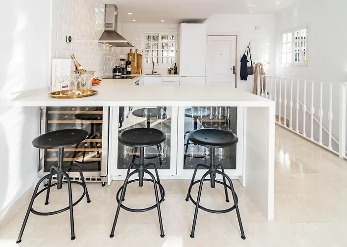 Stunning 2 Bedroom Townhouse With Serene Terrace And Charming Mountain Views بيت للعطل