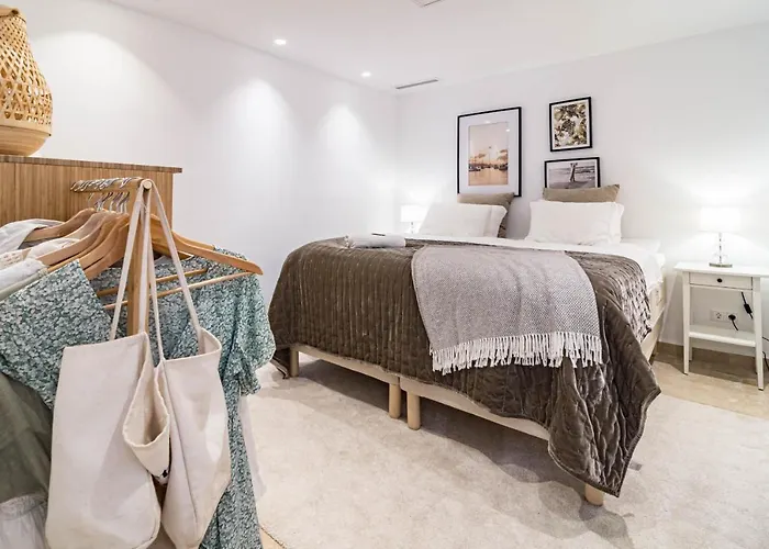 Stunning 2 Bedroom Townhouse With Serene Terrace And Charming Mountain Views