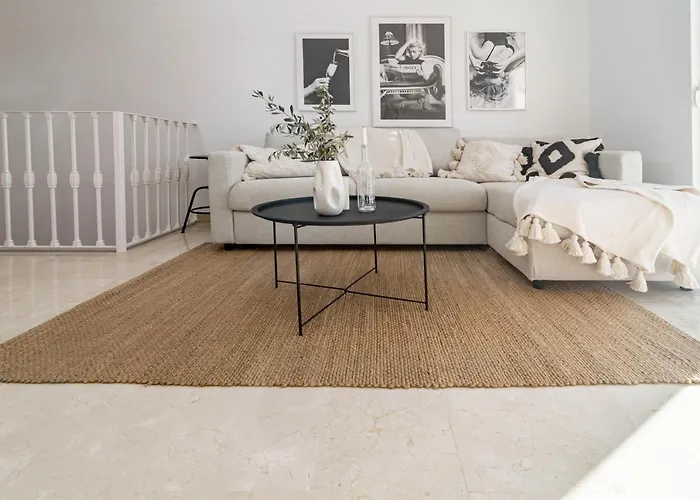 Stunning 2 Bedroom Townhouse With Serene Terrace And Charming Mountain Views Будинок відпочинку