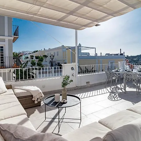 Stunning 2 Bedroom Townhouse With Serene Terrace And Charming Mountain Views Casa de Férias *