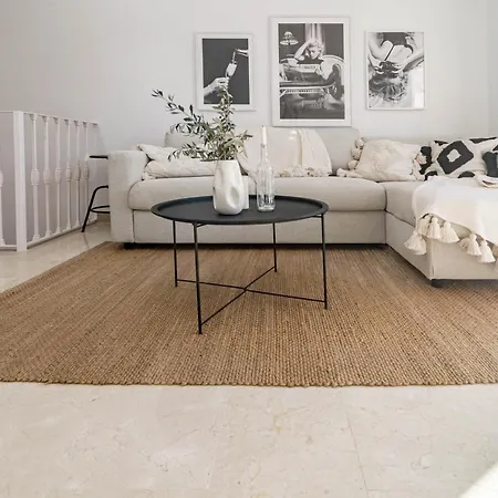 Stunning 2 Bedroom Townhouse With Serene Terrace And Charming Mountain Views Casa vacanze