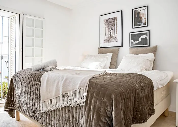 Stunning 2 Bedroom Townhouse With Serene Terrace And Charming Mountain Views