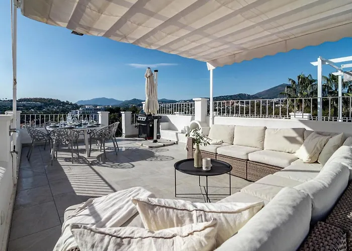 Stunning 2 Bedroom Townhouse With Serene Terrace And Charming Mountain Views Prázdninový dům